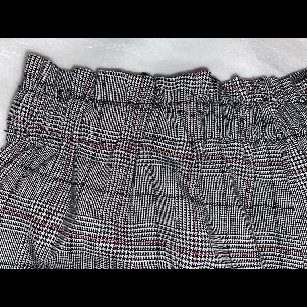 H&M Women’s Dark Grey Plaid Shorts - Picture 6 of 10